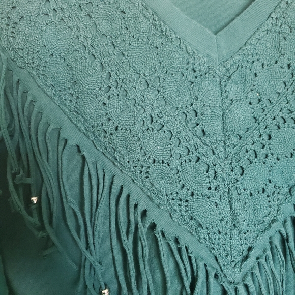 Vintage V-neck Fringe Top - Picture 4 of 6